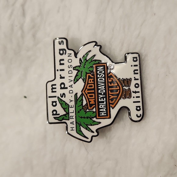 Harley Davison set of 3 collectors pins - Picture 7 of 8